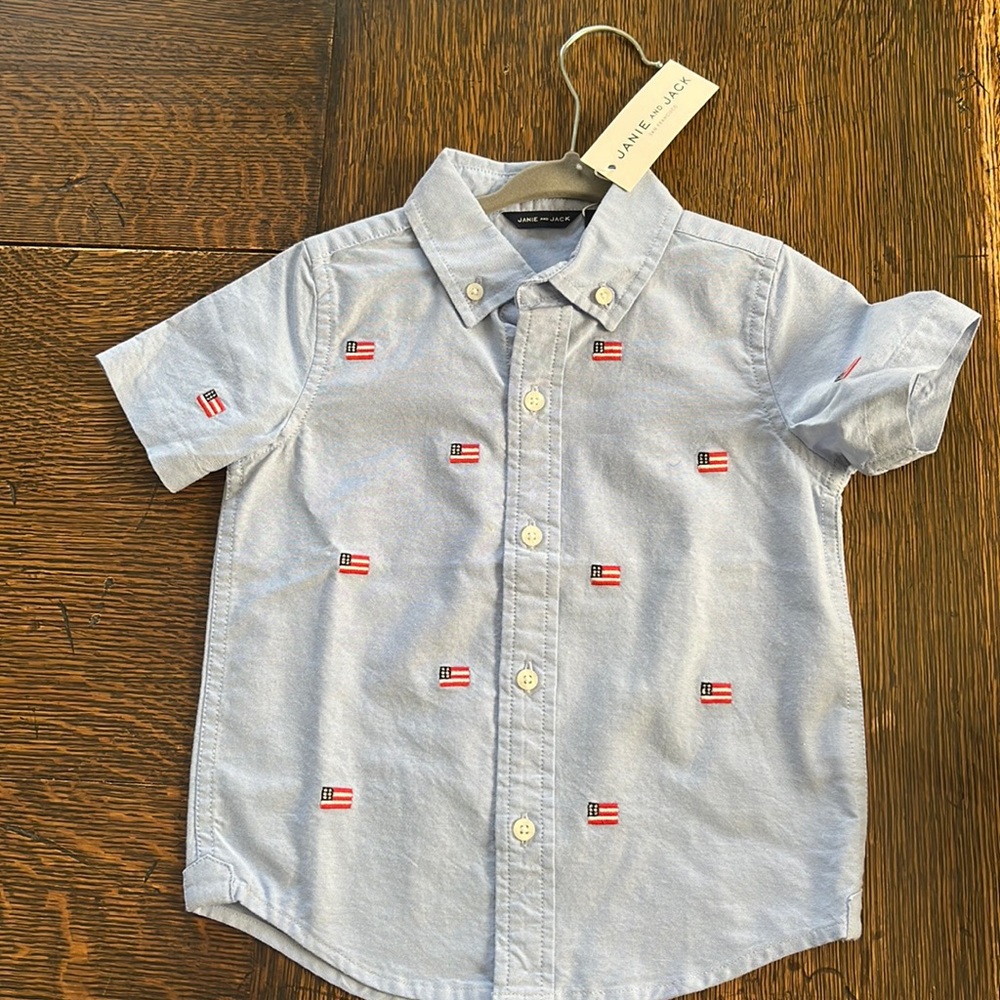 Janie and Jack NWT collared short sleeve button down shirt with flag details